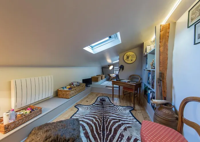 Room In Guest Room - This 10Th Century Home Sits In An Extraordinary Setting In The Center Of Orléans