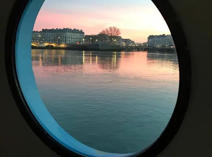 Hotel Péniche DJEBELLE Bayona