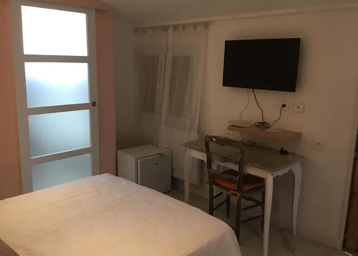 Hotel Le Train Sifflera Trois Fois Tolone