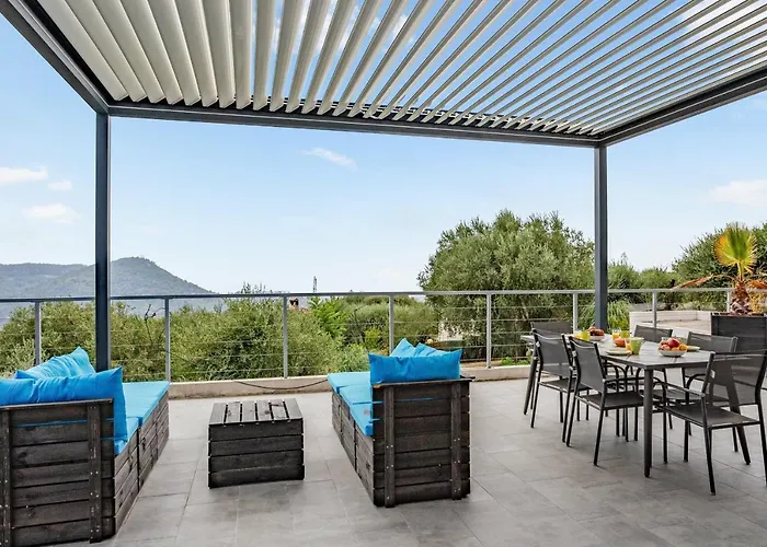 Splendid Villa With Pool And Seaview 20 Min Away From Nice Center - Welkeys