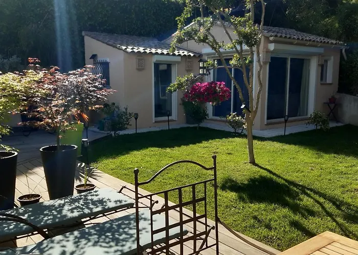 Bed and Breakfast Dans Un Jardin Bb Et Jacuzzi à Mandelieu