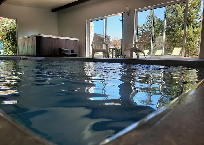 La Ptite Adresse Love Room 150 M2 Piscine Interieure Chauffe Privee & Spa Privee Parking Gratuit Carpentras