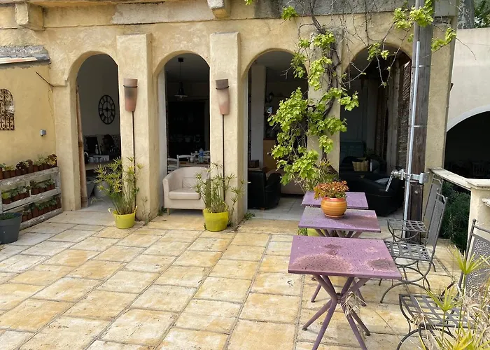 Auberge De La Croix Du Pape Eze