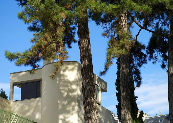Villa Du Square, Luxury Guest House Parijs