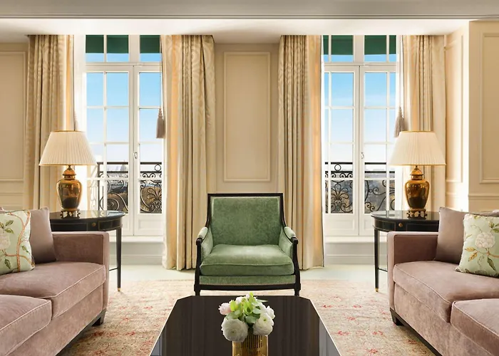 Shangri-La Parijs