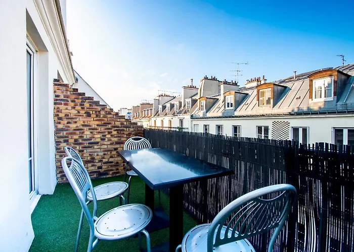 Hotel Migny Opera Montmartre Paris Com um Campo de golfe