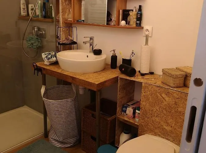 Studio Avec Mezzanine 2/4 Pers A 5 Mn Du Metro Bed and Breakfast Lila