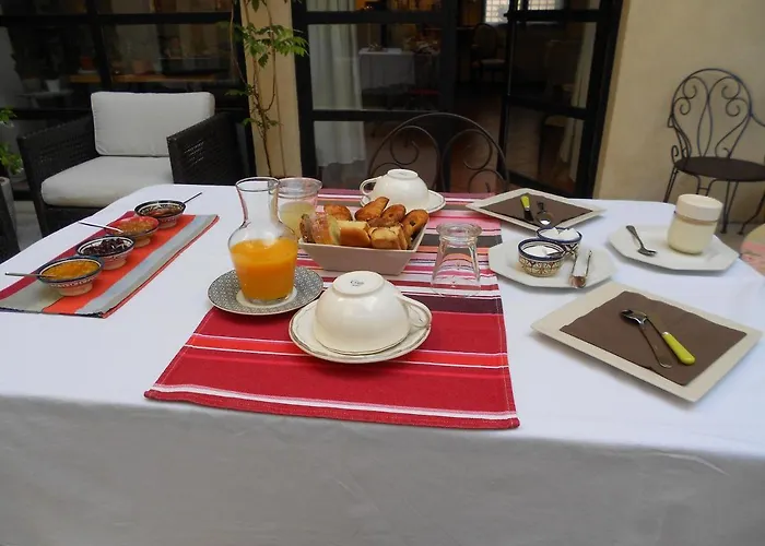 Bed and Breakfast Sous Le Neflier Nîmes