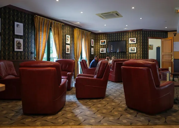 Vienne-le-Chateau Hotels