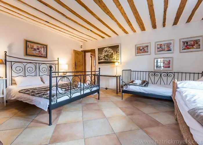 Luxury Chalet With Outdoor Hot Tub, Sauna, Gardens & Mountain Views! Briançon
