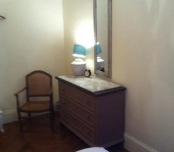 A Room In Paris