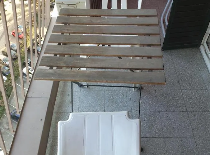 NEW CHEAP PRIVATE ROOM, KITCHEN , OVERWIEUW sea,TRAM on spot, 12 minutes from nice train station with tram , beach in 17 min tram , CHAMBRE PRIVÉE pas cher, cuisine équipée , tram sur place, APERÇU mer, 12 min de la gare de Nice avec le tram, 17 min