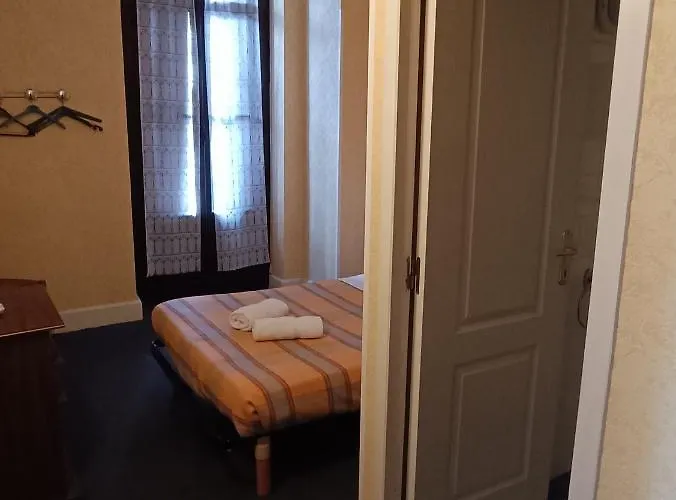 Chambre Chez Marie Et Didier 1 Minute A Pied Du Sanctuaire De Lourdes