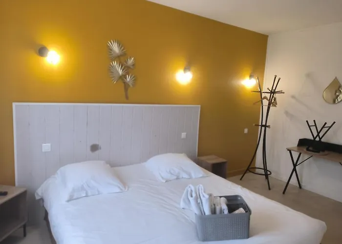 Campeneac Hotels