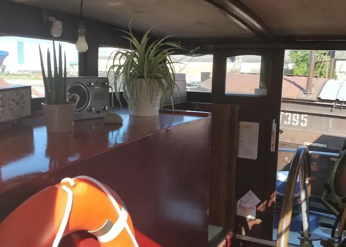 Captain'S Cabin: Cosy Flat On A House Boat Hotel Straatsburg
