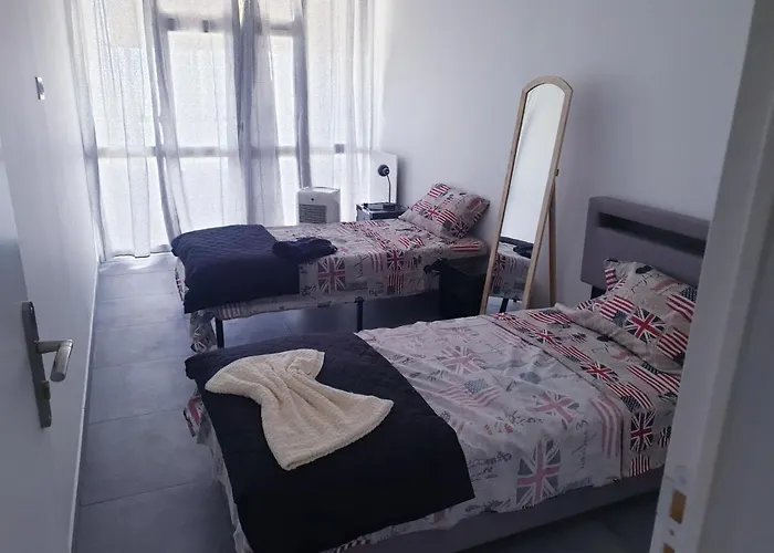 Big Flat Sea Vieuw 95 M2 5 Rooms Near Airport 5 Min Train 3 Min And Tram On Site, Beach 7 Min, 2 Showers And 2 Toilets , Neuf Grand Appartement 95 M2 5 Chambres Proche Aeroport 5 Min Train 3 Min Et Tramway Sur Place, Plage 7 Min 2 Douches Et 2 Wc Vue