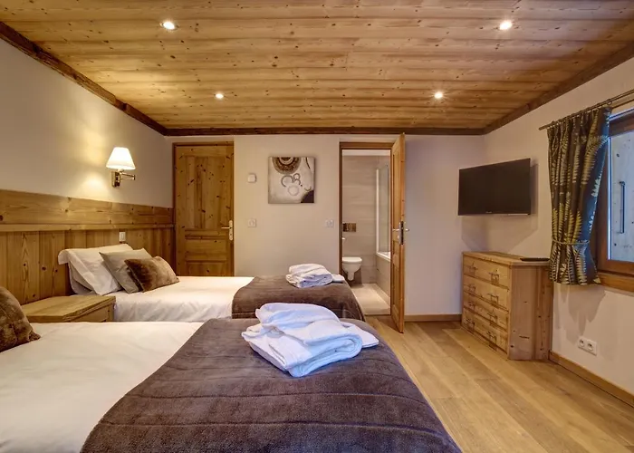 Chalet Cristalliers - 5 Bedroom Luxury Chalet In Central Chamonix With Log Fire And Hot Tub