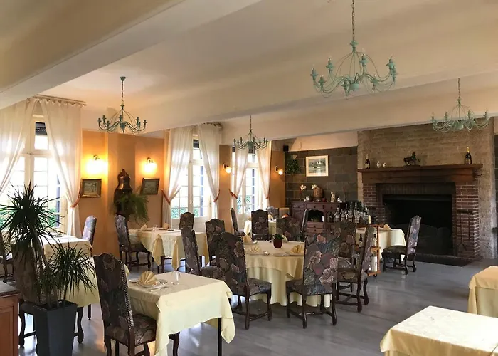 Logis Hotel & Restaurant - Auberge De La Foret Hazebrouck