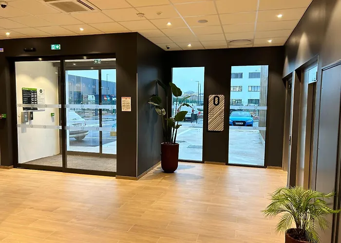 B&B Hotel Cergy Saint-Christophe Gare