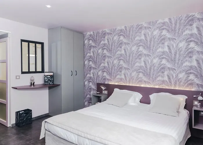 Charmes-sur-Rhone Hotels
