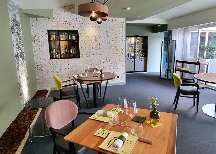Le Carré d'Alethius Logis Hôtel-Restaurant Gastronomique Charmes-sur-Rhone