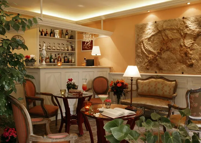 Hostellerie du Passeur - Hôtel&Restaurant - Climatisation et Piscine chauffée Les Eyzies