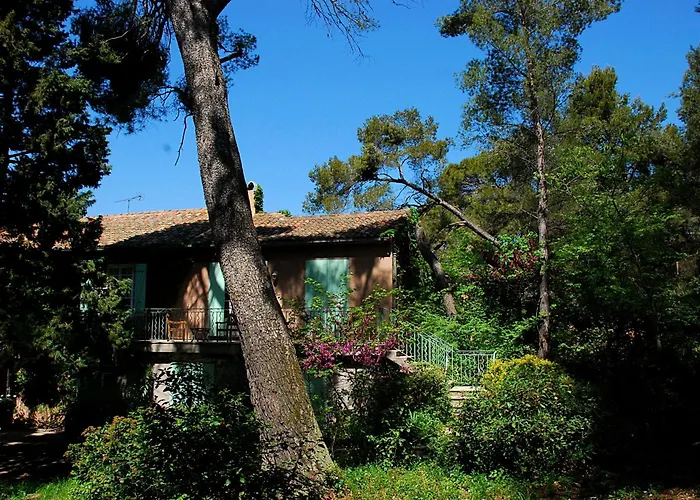 Hotel Les Mazets Des Roches Tarascon