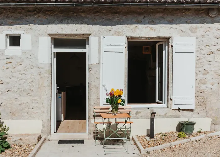 Chitenay Hotels