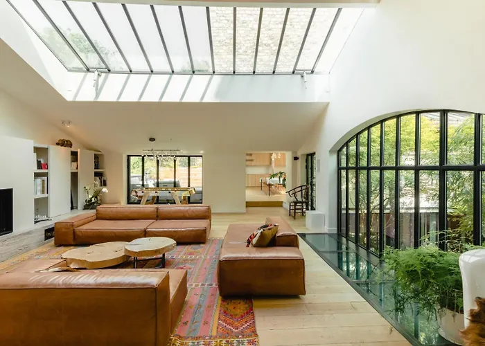 Maison Ensoleillee Avec Jardin Dans Le 16 Arron. Parijs