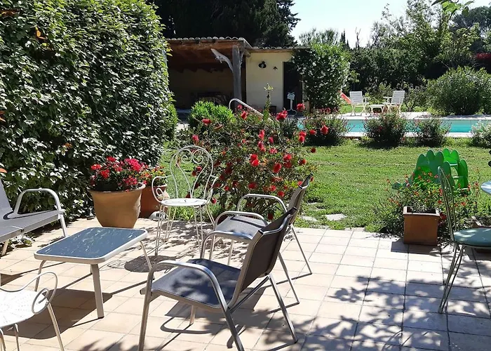 La Feniere Aux Hirondelles Bed and Breakfast Orange 