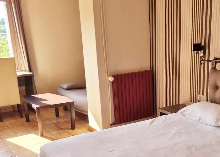 Hotel Logis Le Mistral - Montélimar Sud à Châteauneuf-du-Rhône