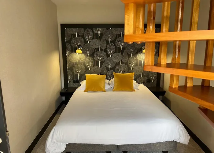 Ploermel Hotels