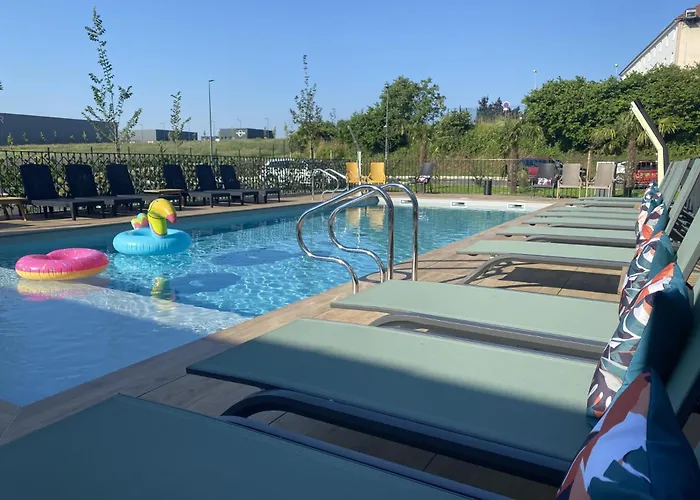 Chateau-Chalon Hotels