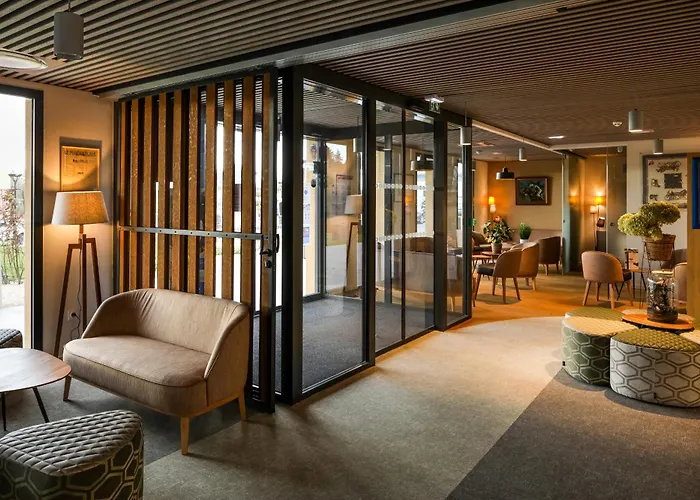 Brit Hotel Ploermel - Hotel de l'Hippodrome
