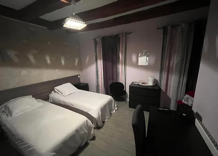 Azay-le-Ferron Hotels