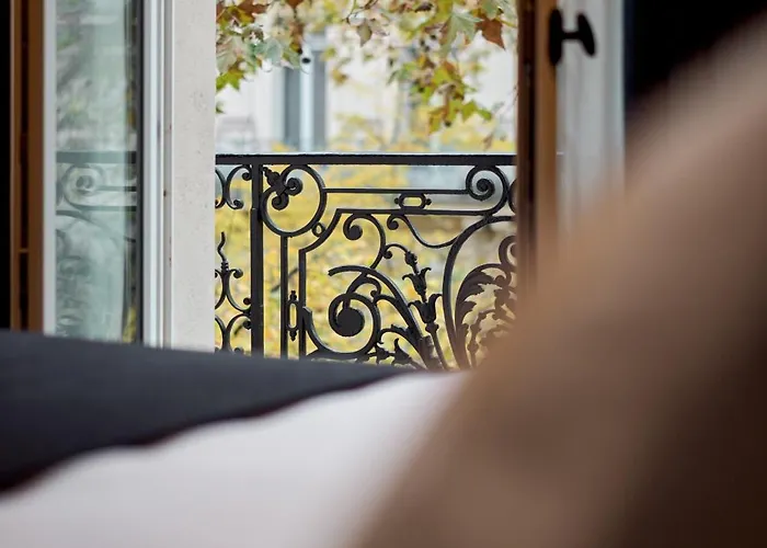 6 Vh Hotel Paris