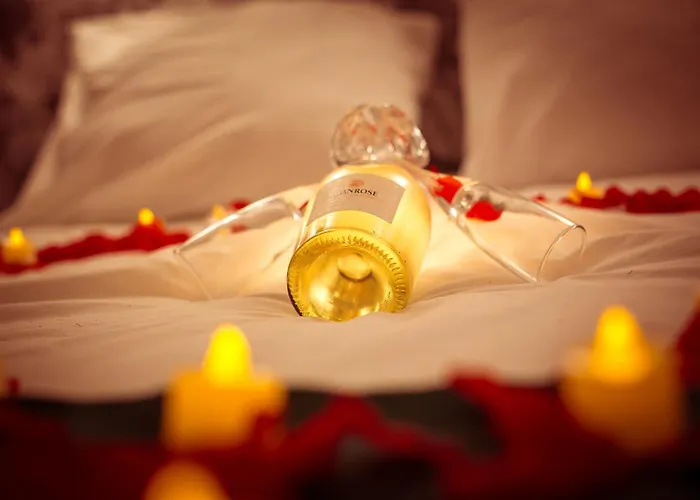 Love Room du Mont d'Or - Baignoire SPA - Minibar offert Marseille