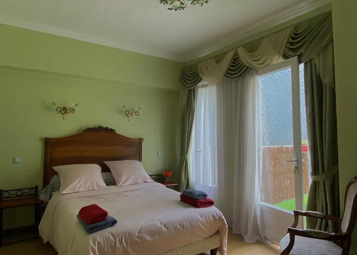 Au Pied Du Chateau Lourdes