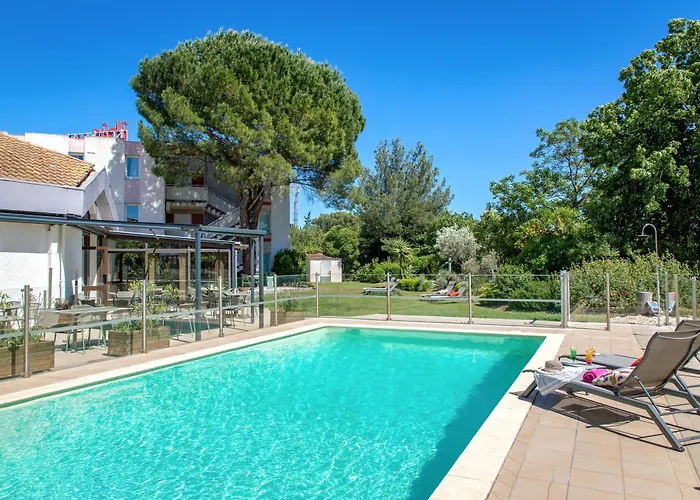 Ibis Salon De Provence Hotel