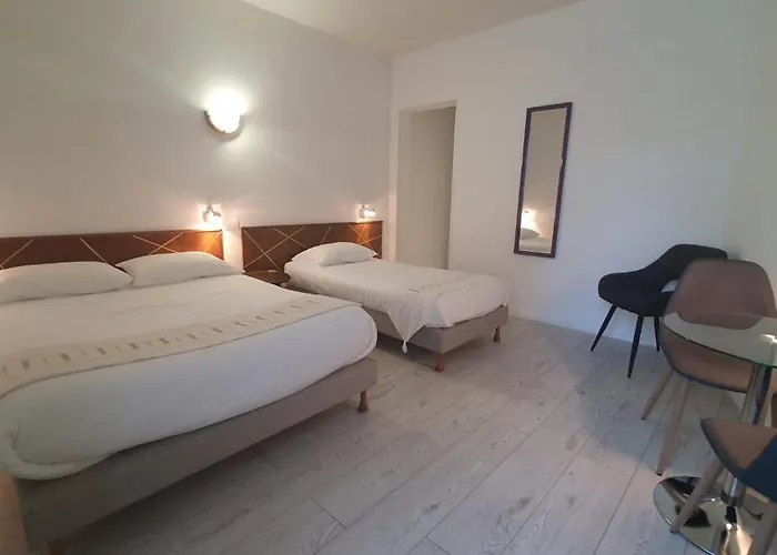 Lacapelle-Marival Hotels