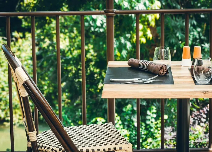 Gisy-Les-Nobles Hotels