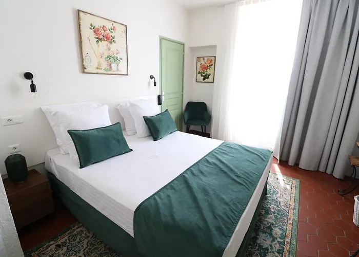 La Villa Roseraie , Hotel Familial Ouvert Toute L'Annee Vence