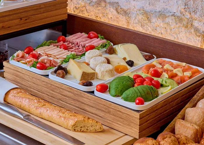 Le Relais Saint Honore Paris