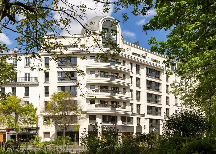 Yuna Porte-Maillot - ApartHotel Levallois-Perret