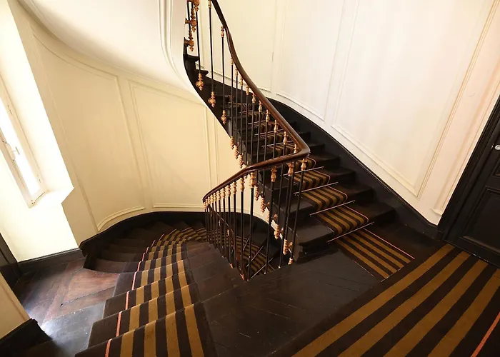 Paris Square Bed and Breakfast