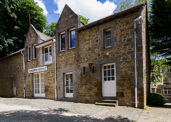 Logis Hotel Du Chateau Combourg