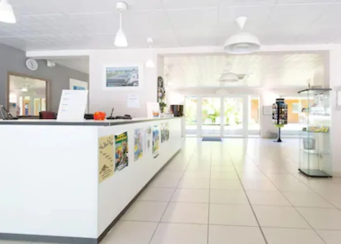 Roz-sur-Couesnon Hotels