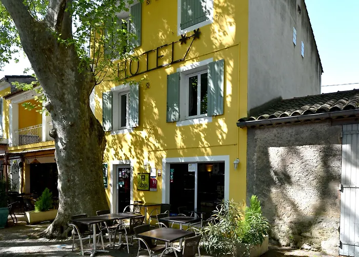 Logis Hotel De L'Etang Cucuron