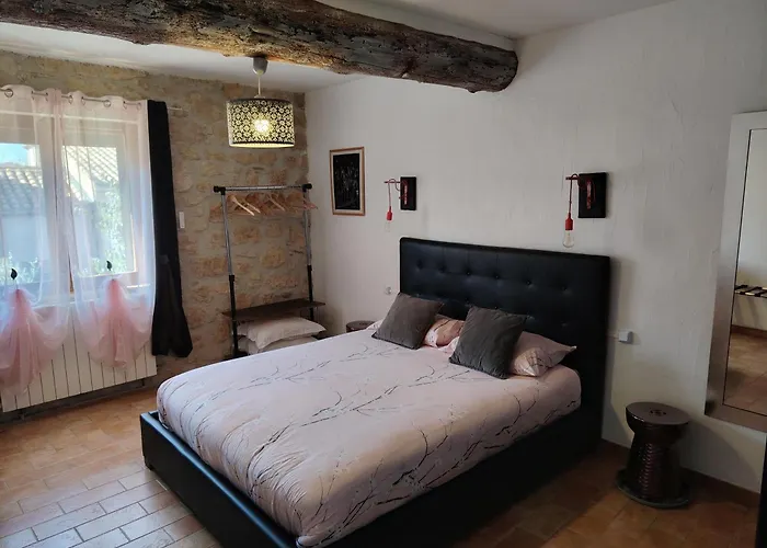 VILLA ARTEMIA Maison vigneronne - chambre d hôtes-B&B-piscine et spa Sigean