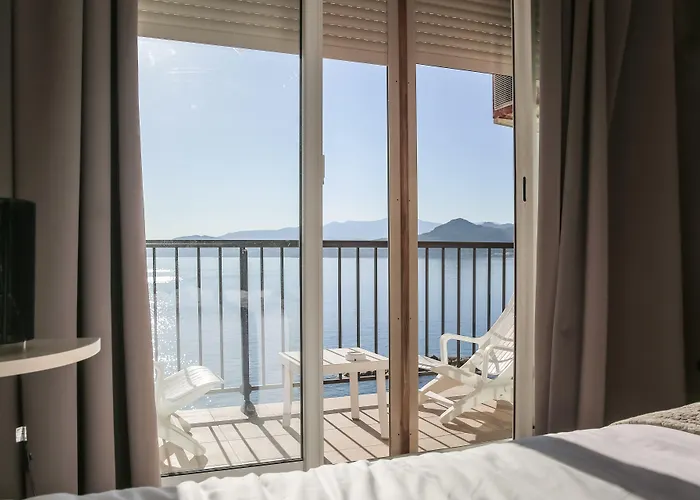 Hotel La Pietra Restaurant & Spa LʼÎle-Rousse
